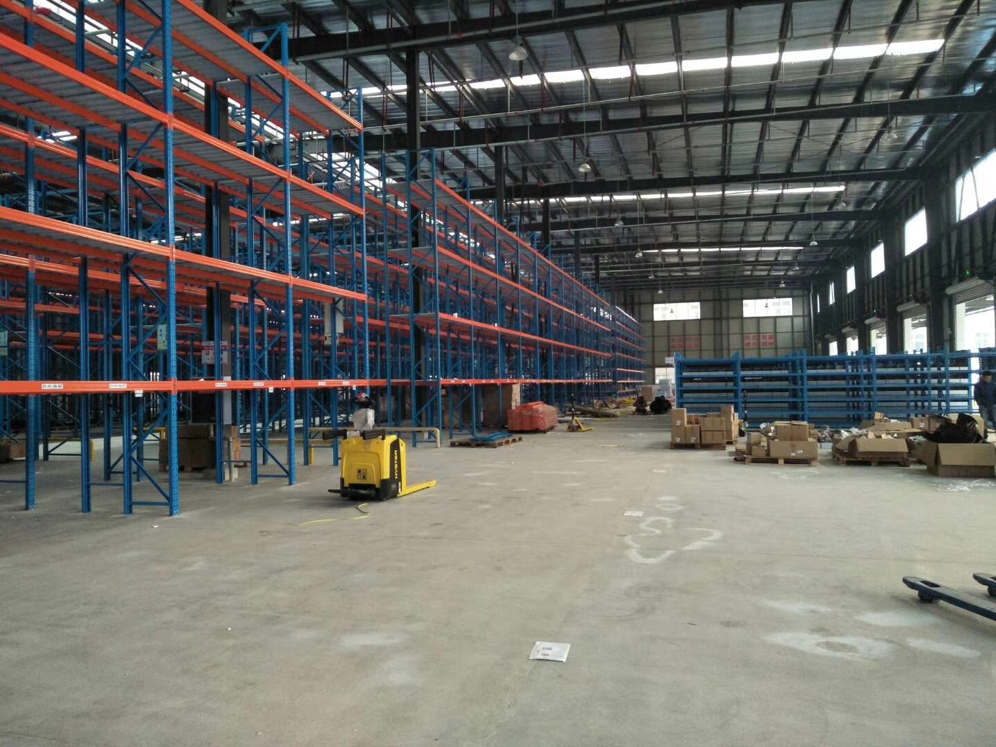 買貨架還是選恒創(chuàng)倉儲--經(jīng)久耐用 品質(zhì)如一